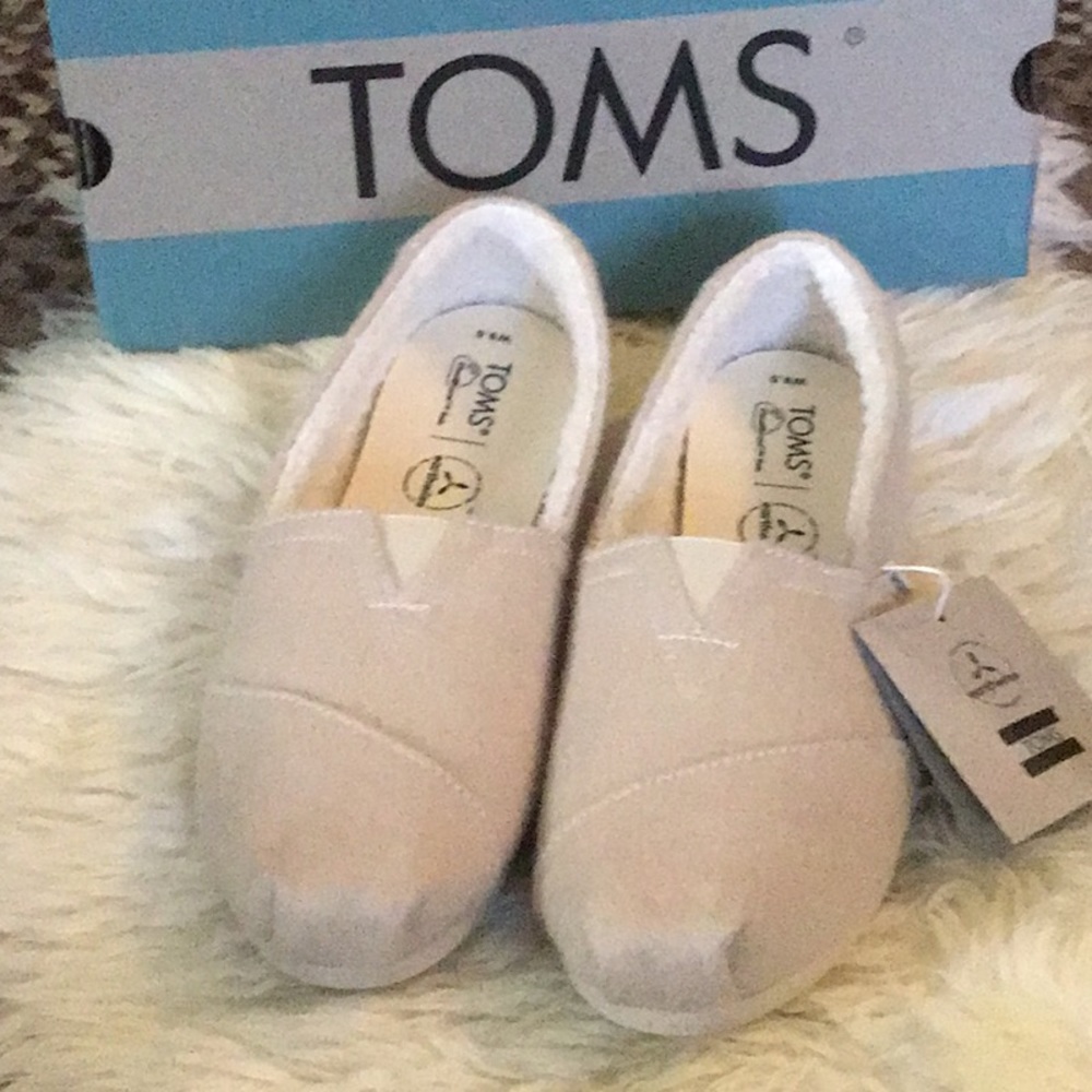 Tom’s Natural reprieve faux shearling alpargata